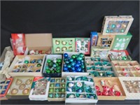 BOX OF APPROX 200 CHRISTMAS TREE ORNAMENTS