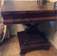 F - VINTAGE PEDESTAL TABLE (B40)