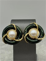 Vtg Anne Klein Gold Tone Enamel & Pearl Earrings