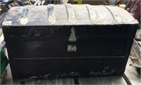 Vintage Hump Back Steamer Trunk With Tray