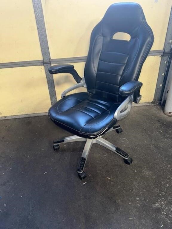 Nice swivel leather office/ gaming chair on wheels