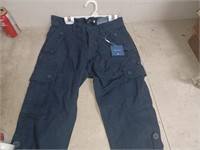 Pantalon 3/4 neuf Gr. 28