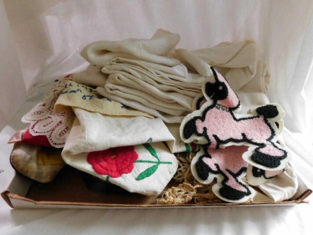Linens: 8 cloth napkins & matching tablecloth - 2
