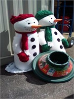 Christmas Snowmen figurines measures 34"