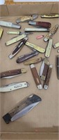 Lot of many folding pocket knives in various