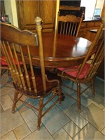 Round Kitchen Table, 4 Chairs, Nice
