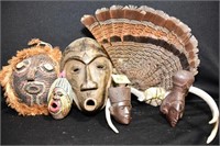 5 WALL ART MASK W/FEATHER PLUME & SET ANTLERS