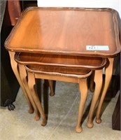 3 NESTING TABLES