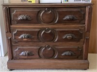 (G) Antique walnut chest of drawers w/fruit pulls