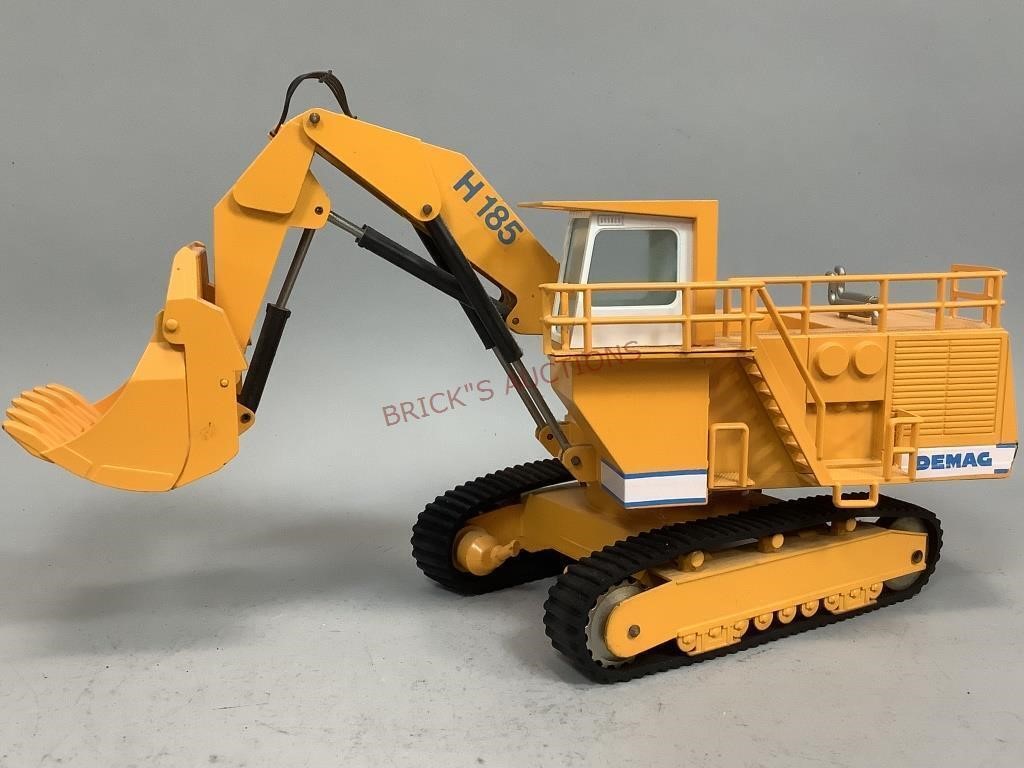 NZG 1/50 Scale Demag H185 Crawler Excavator