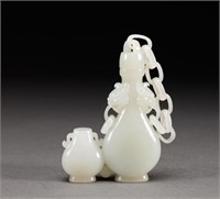 Hetian jade conjoined vase in Qing Dynasty