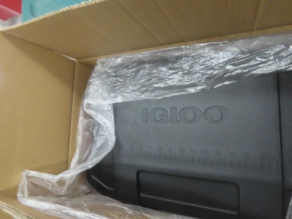 New Igloo cooler w/tag. & box.