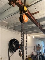 Chain hoist only. Does not include railing.