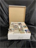 HUGE BOX OF SPORTS TRADING CARDS /MIXED