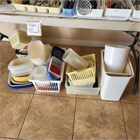 M122 Assorted plastic ware Baskets etc