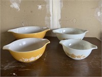 4 Piece Pyrex Nesting Bowls