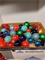Box Christmas Balls and Hooks