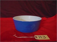 2.5 Quart Blue Pyrex Bowl