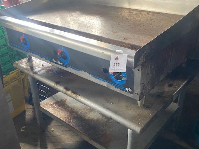 Star Max Grill with lower steel equipment stand