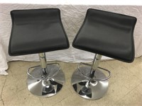 Pair of chrome backless bar stools. Approx. 29