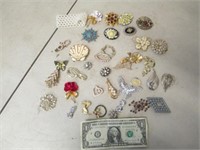 Lot of Vintage Pins/Brooches Jewelry