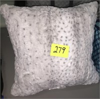 Accent pillow