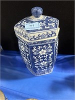 BLUE AND WHITE ASIAN JAR W/LID