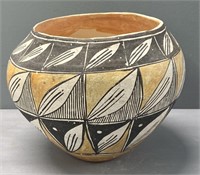 Large Early Native American Acoma Pot damage