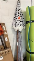 2 SAFAVIEH BEACH UMBRELLAS, POLKA DOT AND BLACK