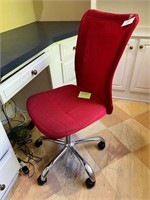 SMALL RED MESH OFFICE CHAIR