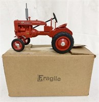 1/16 Farmall A Plastic Tractor with Box
