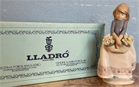 T - LLADRO FIGURINE 7"T (P34)