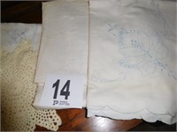 Linen tablecloths, napkins & handiwork