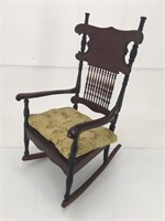 VINTAGE SPINDLE ROCKER