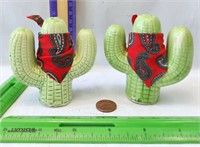 Salt&Pepper shaker cacti w/ bandannas