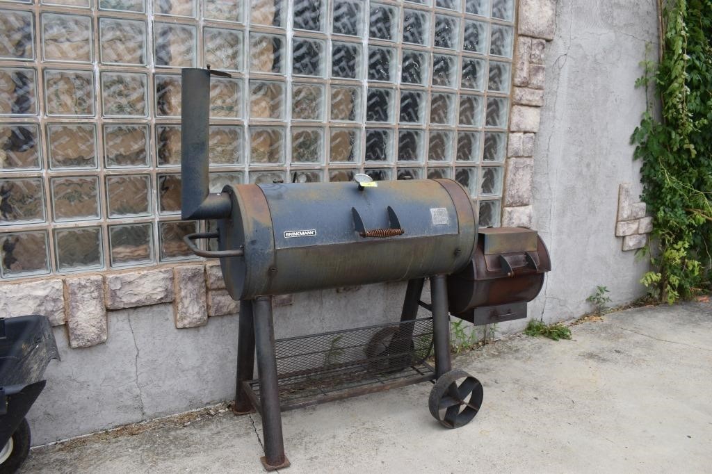 Large Steel Brinkman Smoker Very Good Condition