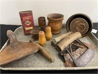 Kitchen Collectibles & Wooden Treenware