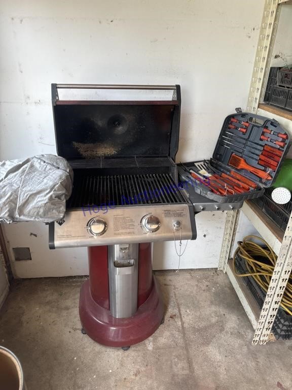 GAS GRILL, 24W X 15D, IN GARAGE