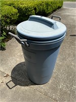 Rubbermaid Bruiser Rolling Garbage Can