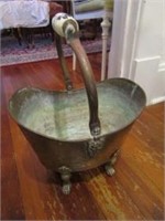 Antique copper tub shaped pot with 4 claw feet