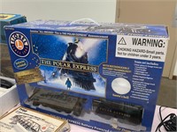 LIONEL THE POLAR EXPRESS TRAIN SET