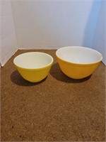 2 Primary Pyrex Bowls