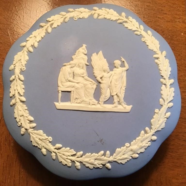 WEDGWOOD LARGE LIDDED TRINKET DISH