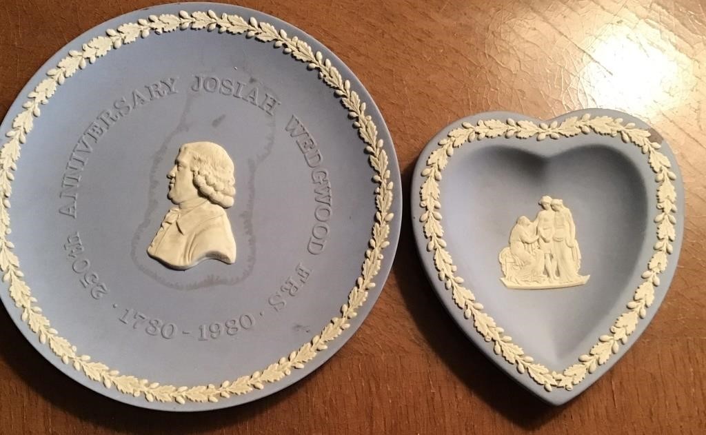 2 VINTAGE WEDGWOOD DISHES