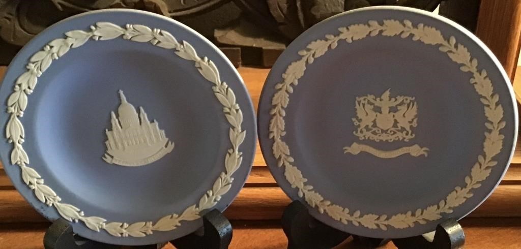 2 VINTAGE WEDGWOOD SMALL PLATES