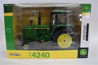 JOHN DEERE 1978 MODEL 4240 TRACTOR ERTL 1/16