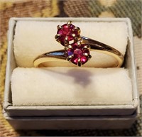 14k Gold Ring with Red Stones Garnet? Size 8