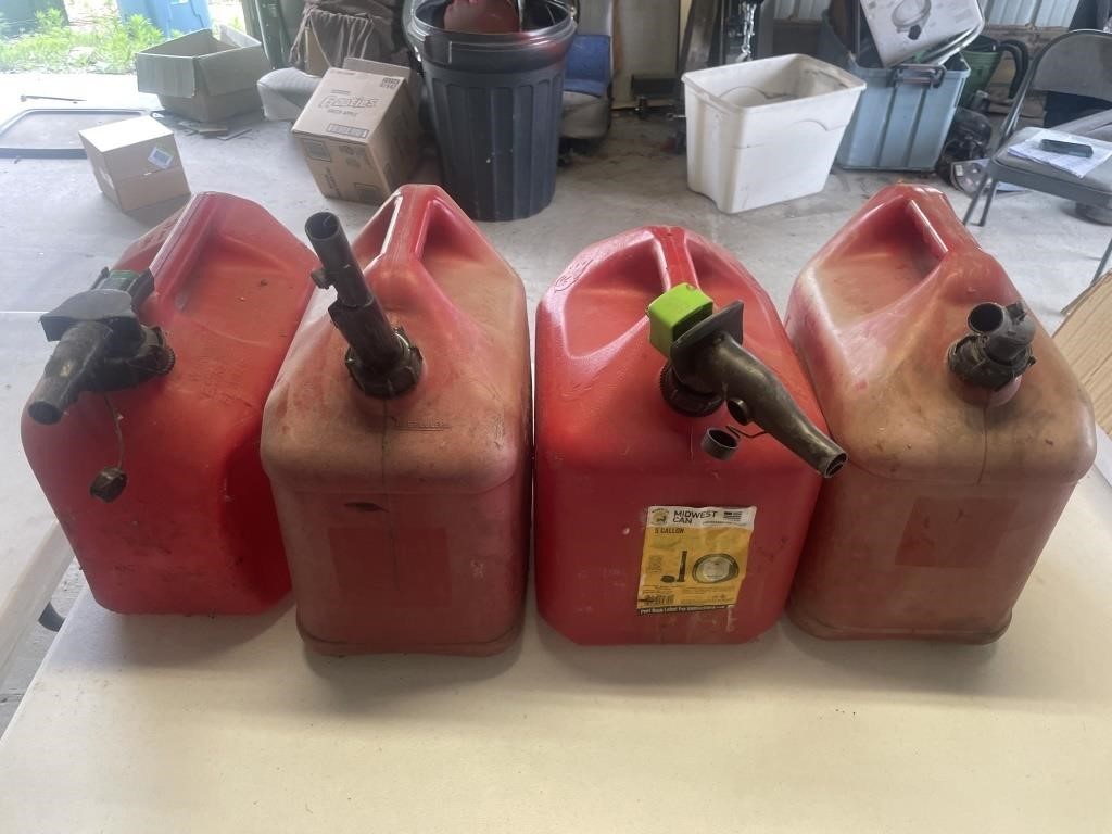 4 plastic 5 gallon gas cans