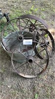 4- 22.5 diameter metal wheels, bucket