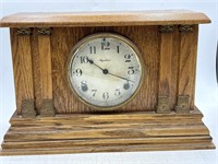 Beautiful oak Ingraham mantle clock